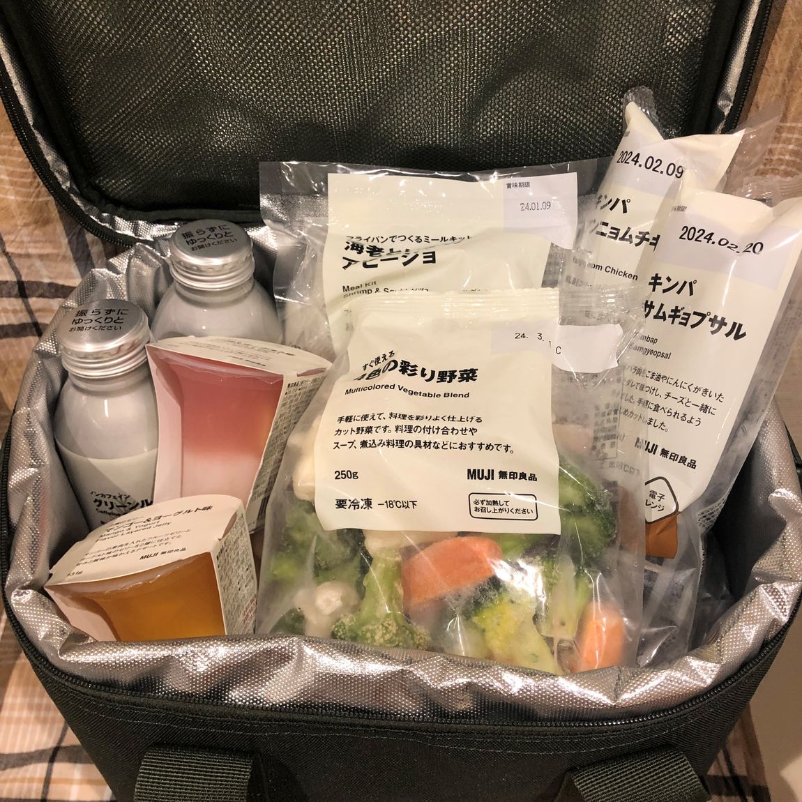 アルプラザ近江八幡】夏のお出かけに。おしゃれなカラーの保冷バッグ